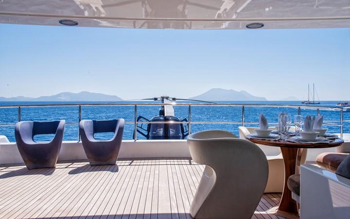 yacht V6