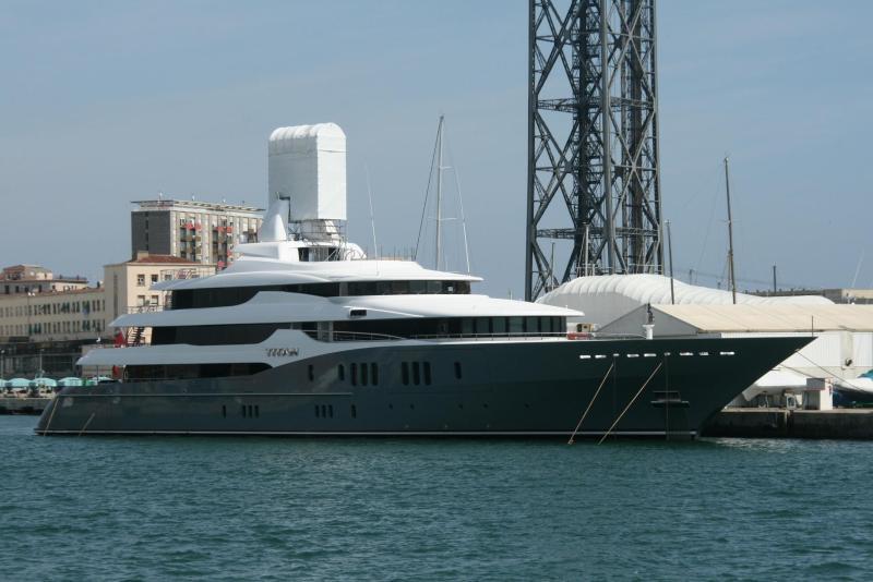 yacht Titan 