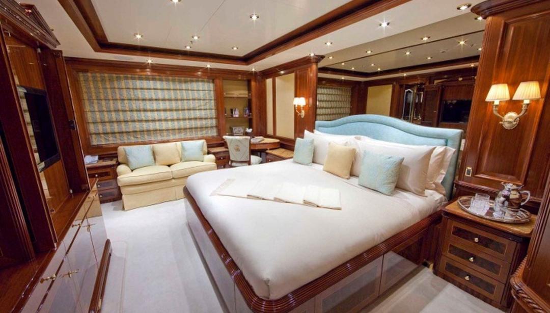 yacht Titania