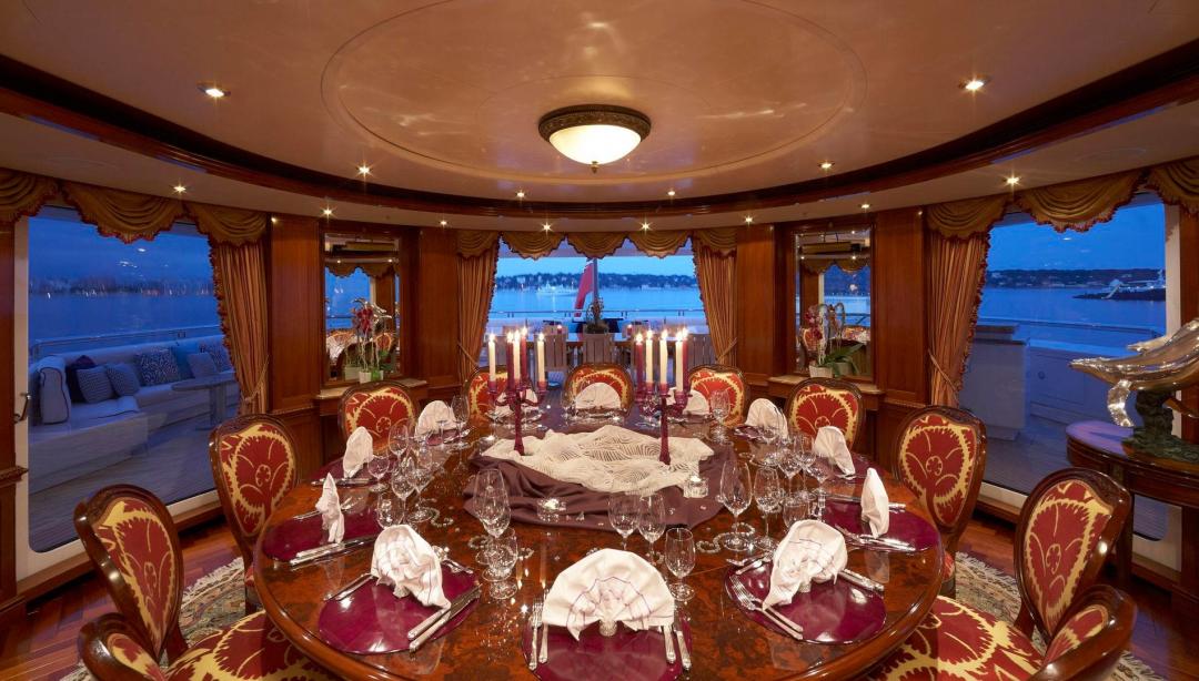 yacht Titania