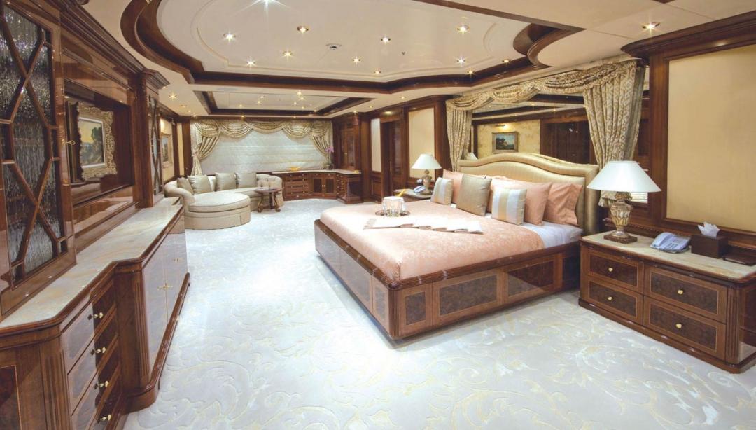 yacht Titania