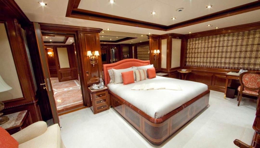 yacht Titania