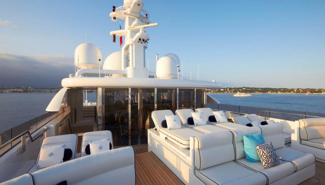 yacht Titania
