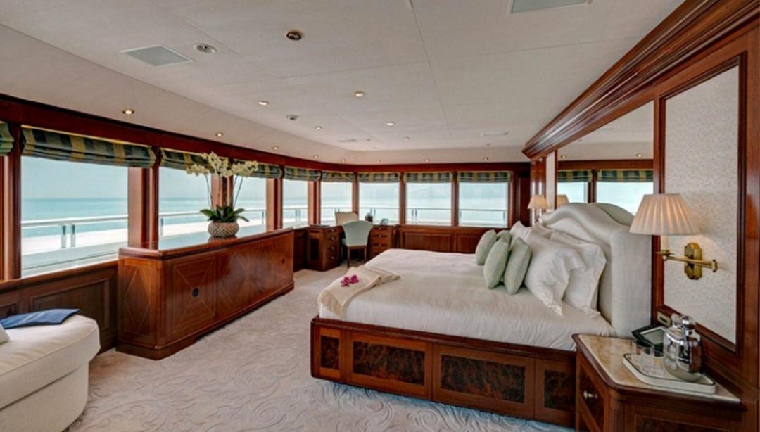 yacht Titania
