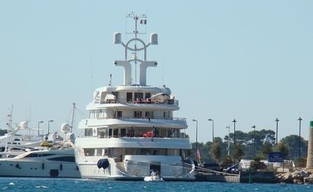 yacht Tueq