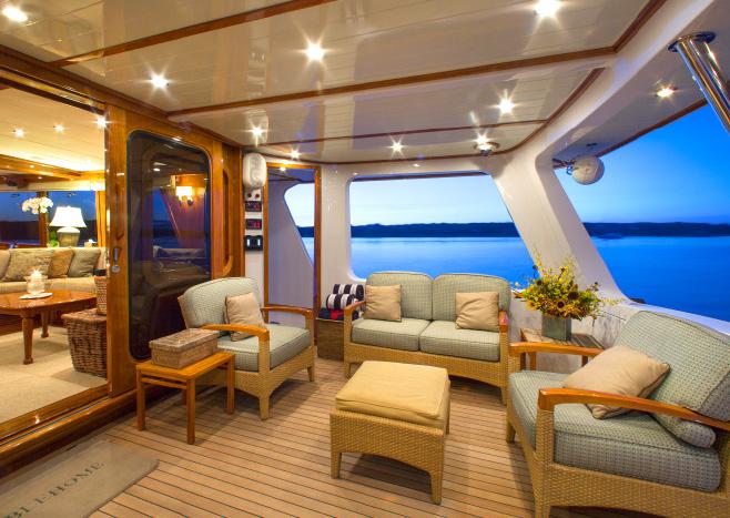 yacht Tumblehome