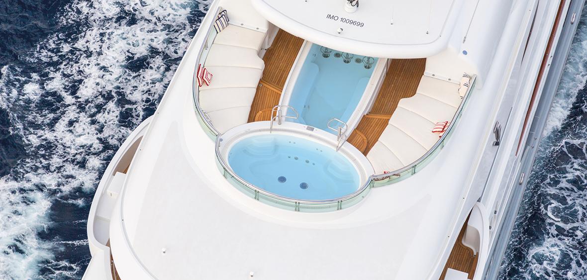 yacht Rocinante