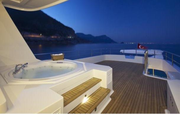 yacht Moni