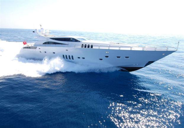 yacht Yolo