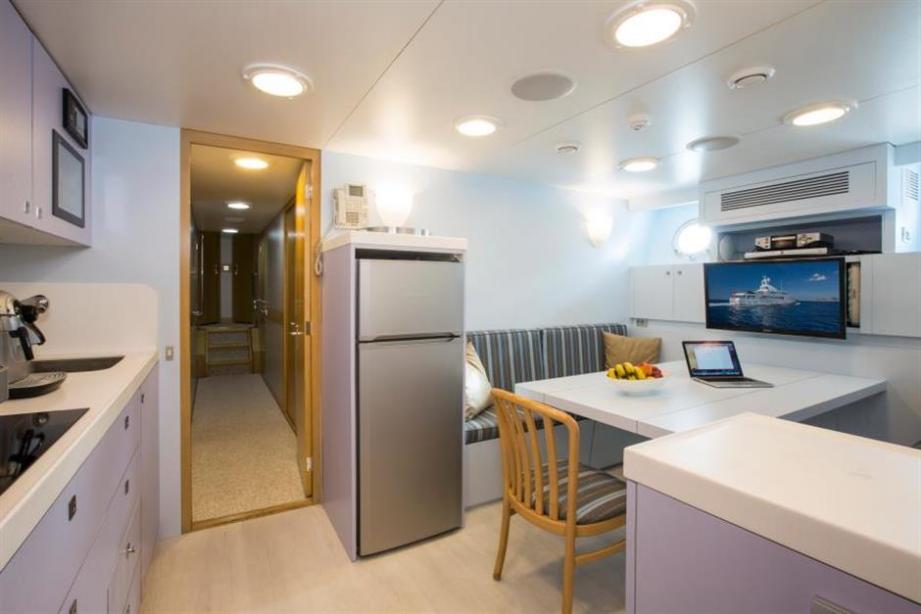 yacht MQ2