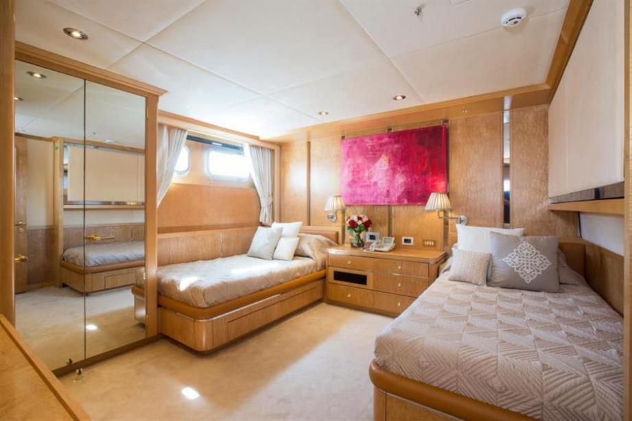 yacht MQ2