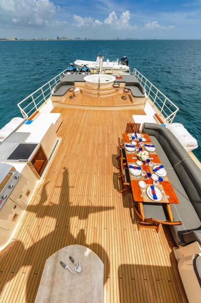yacht Ariadne
