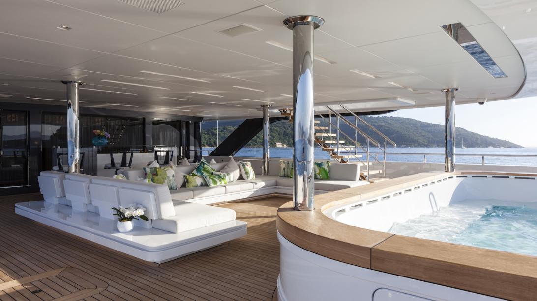yacht Quinta Essentia