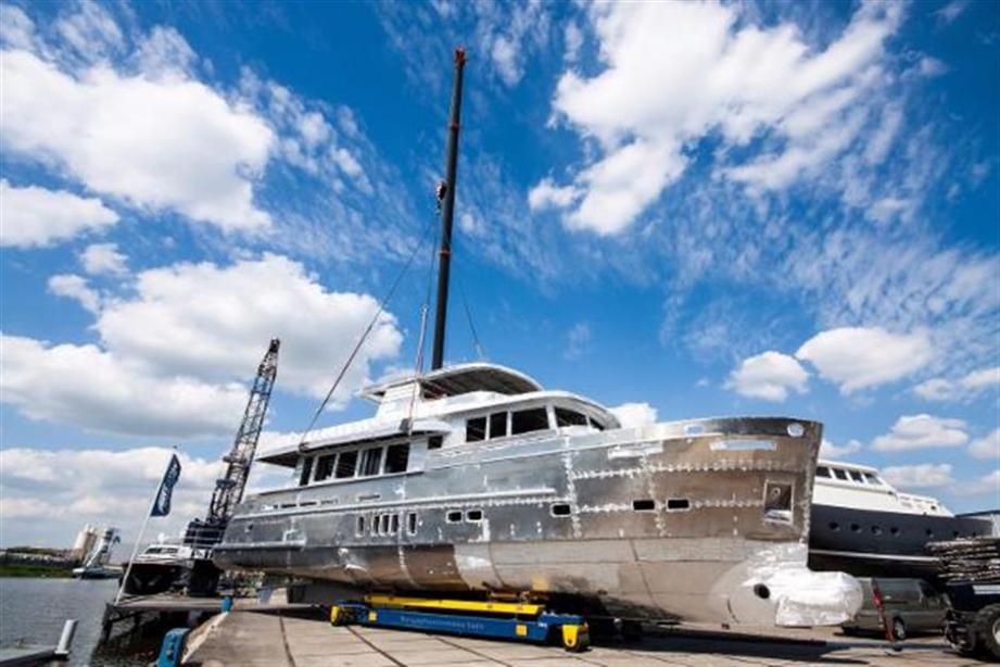 yacht Continental Four