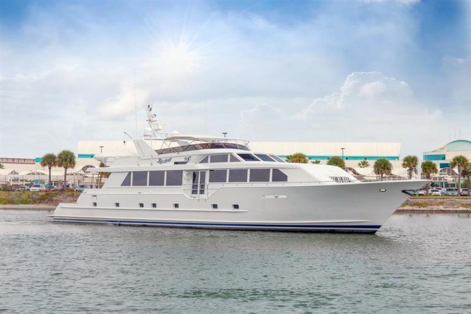 yacht Free Bird