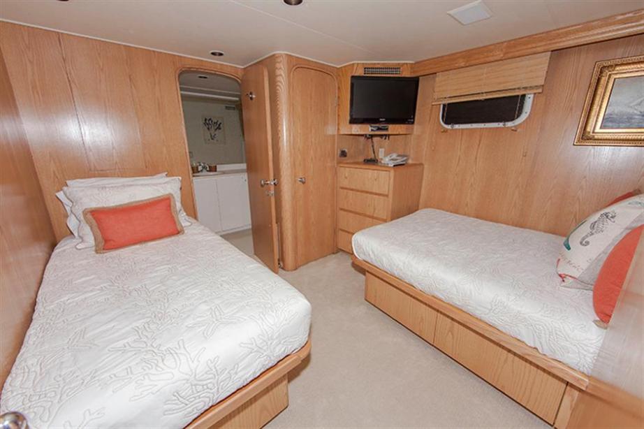 yacht Free Bird