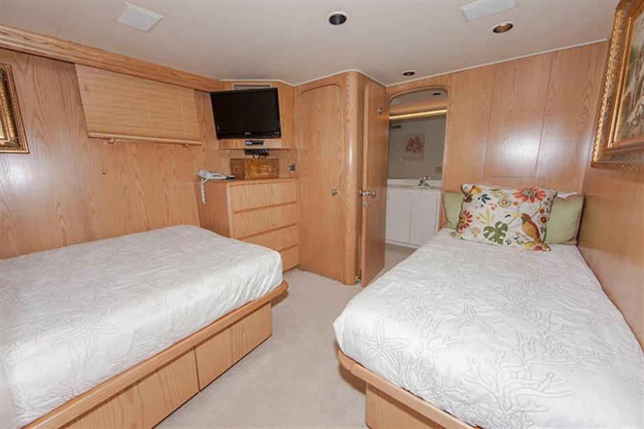 yacht Free Bird