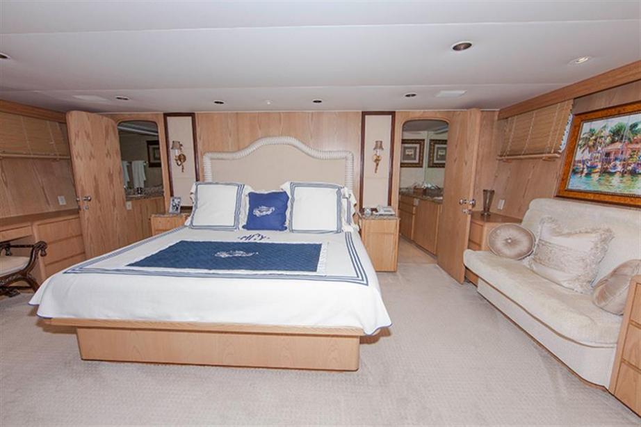 yacht Free Bird