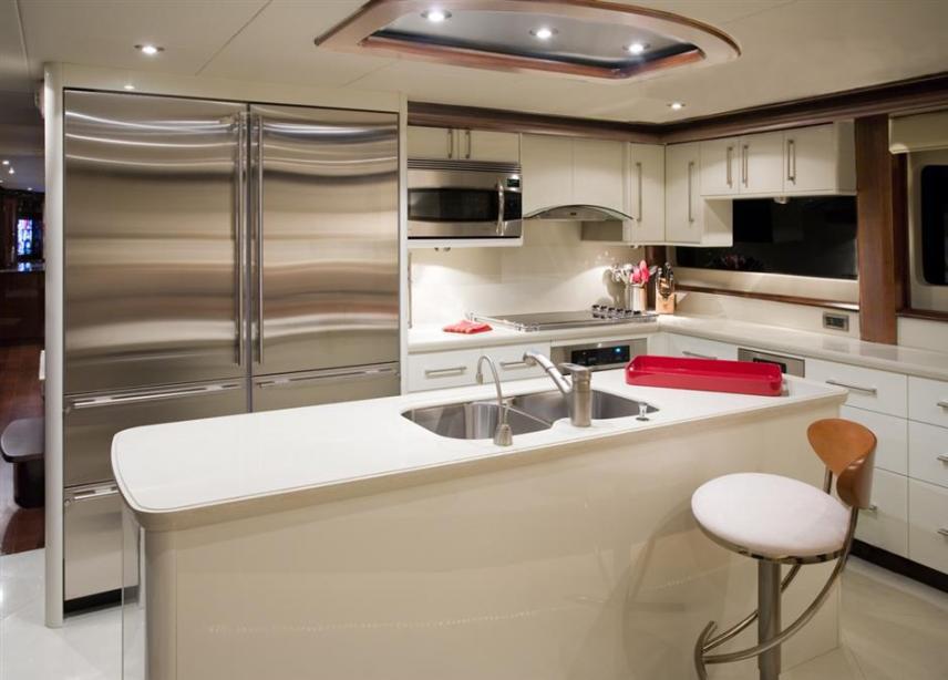 yacht Pure Romance