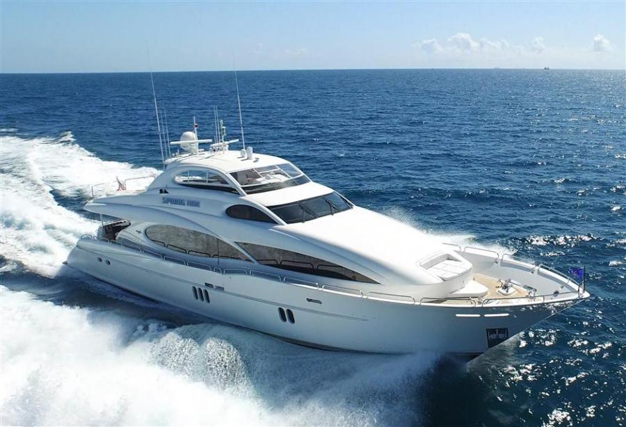 yacht Pure Romance