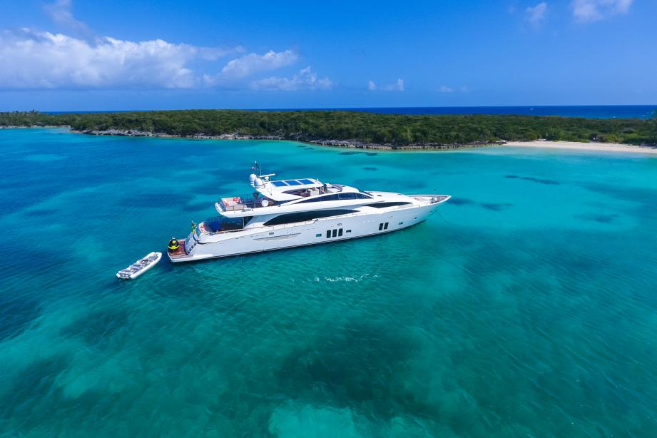 yacht Arion