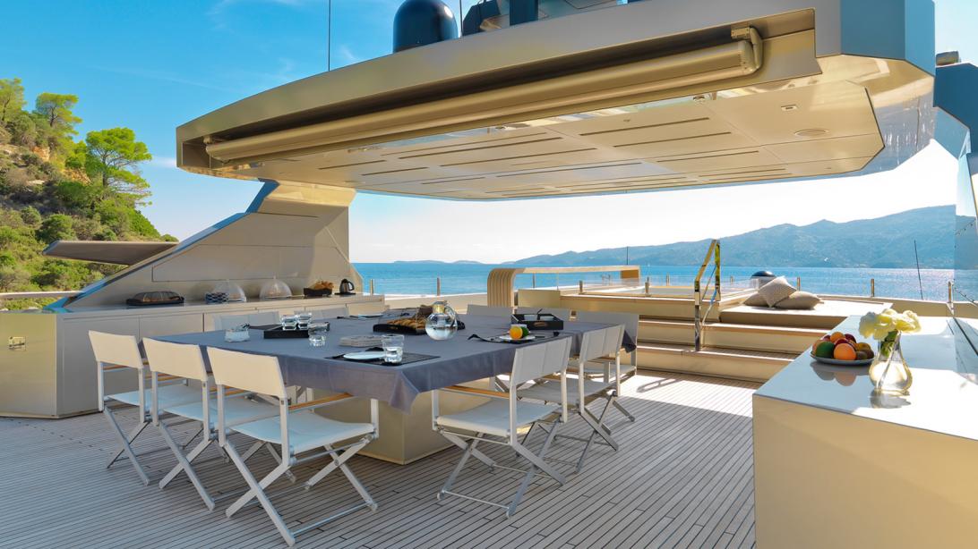 yacht Maverick