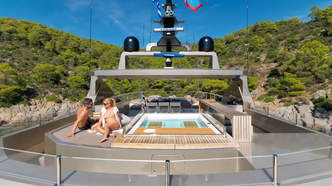 yacht Maverick