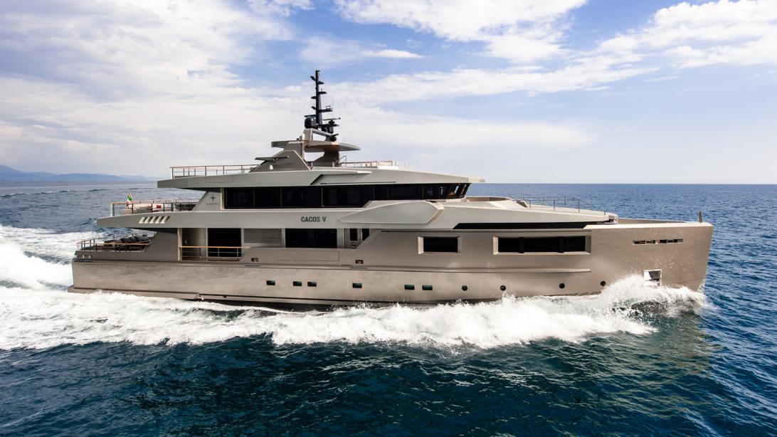 yacht Maverick