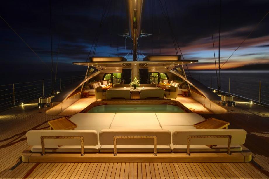 yacht Vertigo