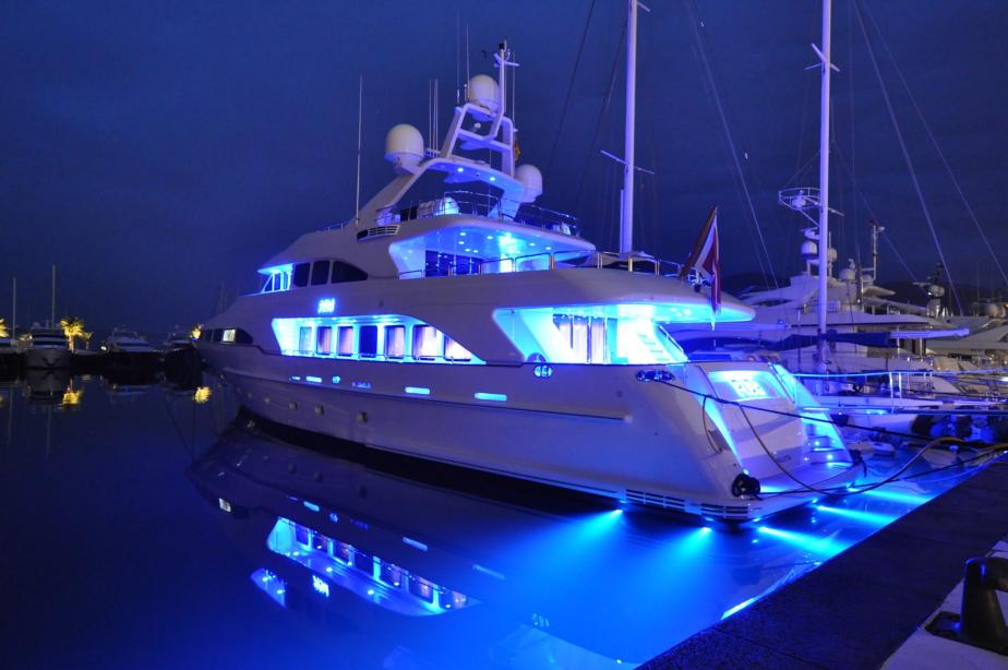 yacht Pida