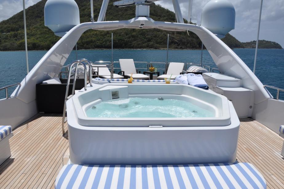 yacht Pida