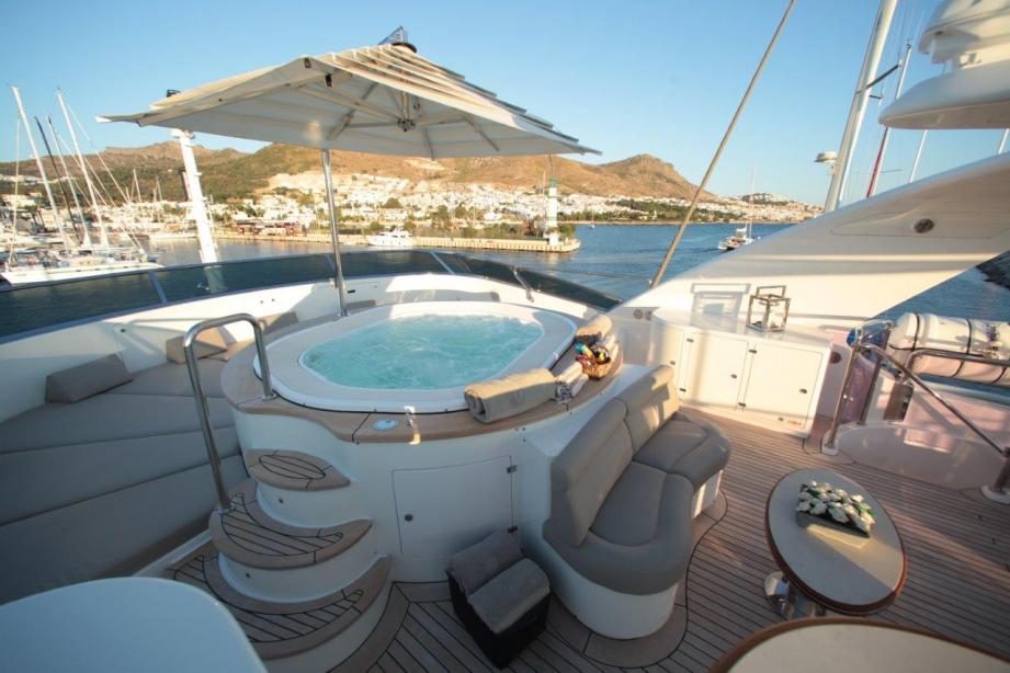 yacht Quest R