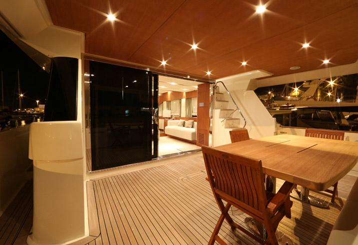 yacht Questa è Vita
