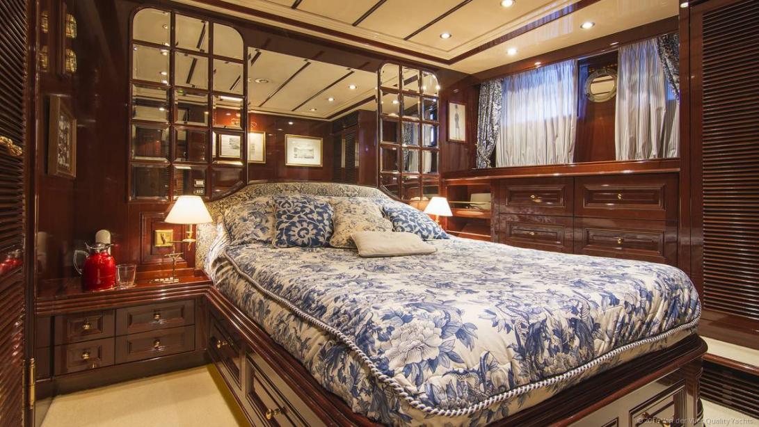 yacht Ninemia