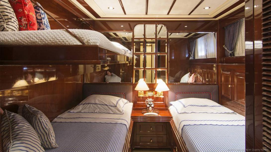 yacht Ninemia