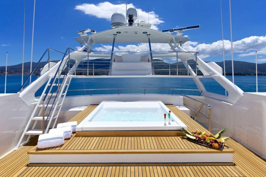 yacht O'Leanna