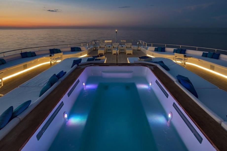 yacht Serenity