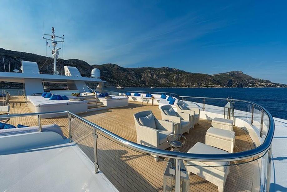 yacht Serenity