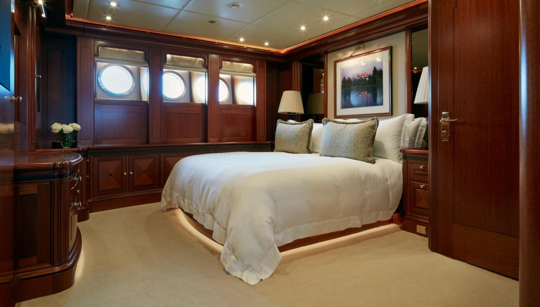 yacht Athena
