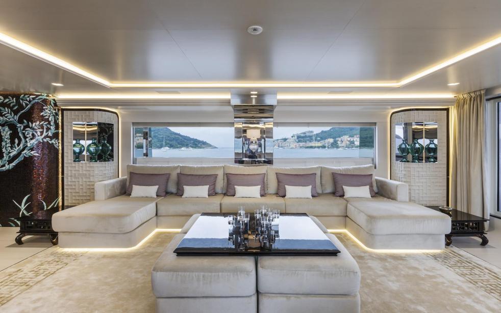 yacht Parillion