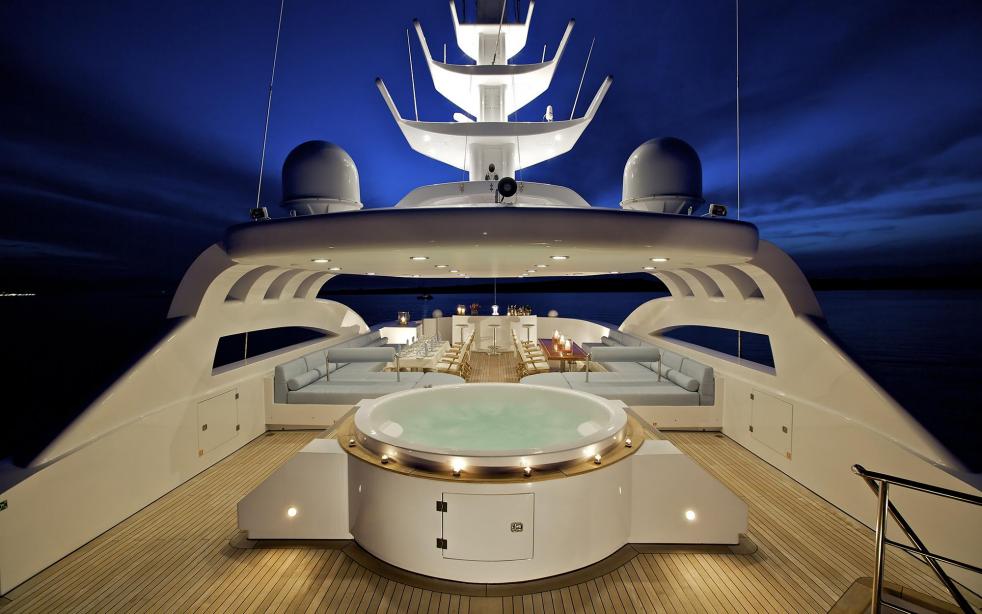 yacht O'Neiro