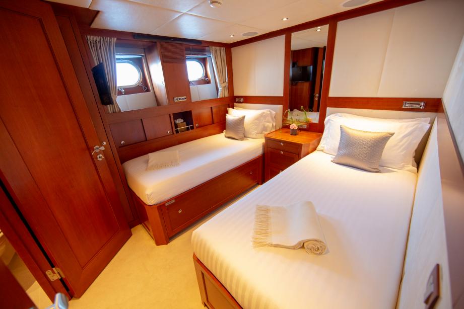 yacht Cornelia