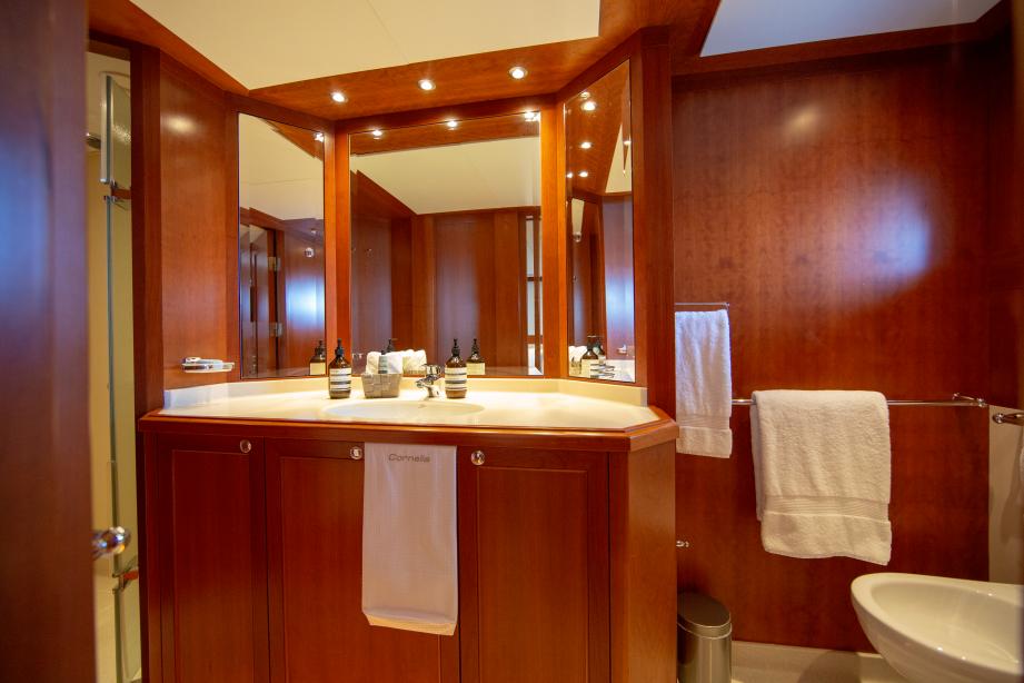 yacht Cornelia