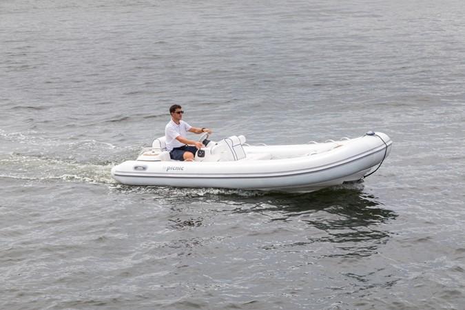 yacht Picnic