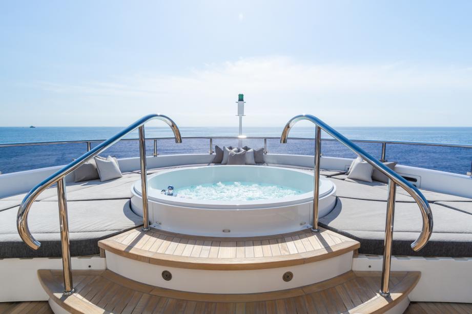 yacht Thumper