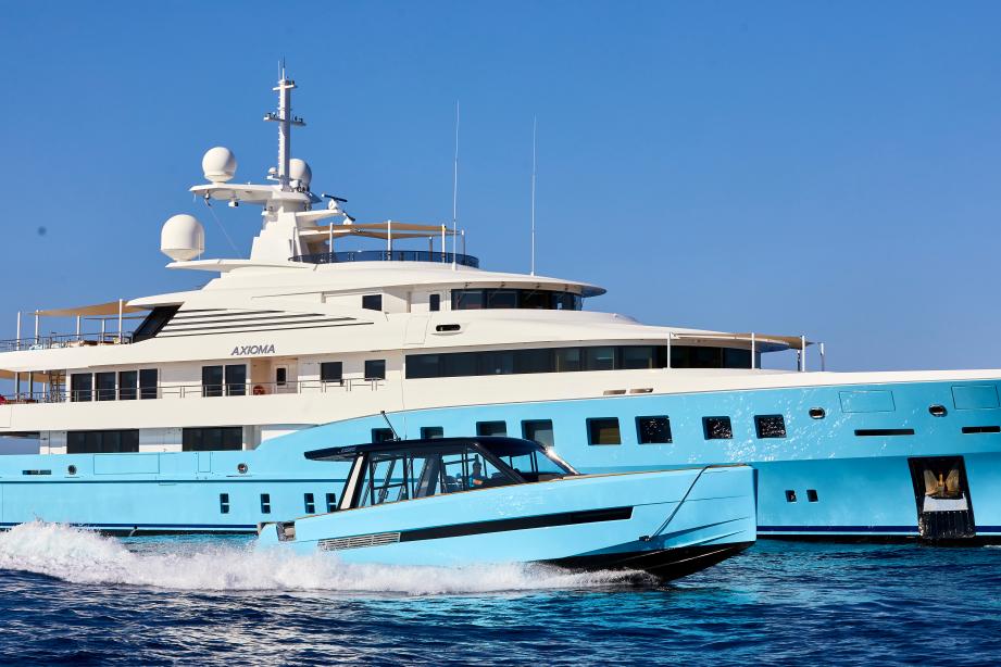 yacht Axioma