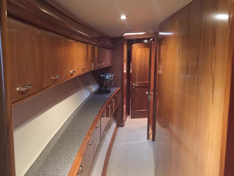 yacht Sea Force IX 81.5 Enclosed Bridge