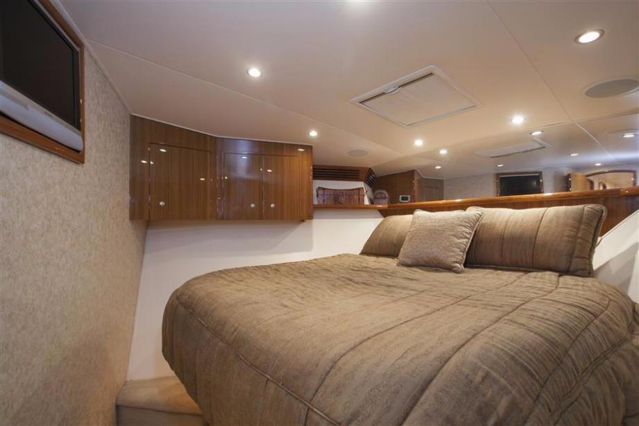 yacht Viking Sportfish Enclosed Flybridge