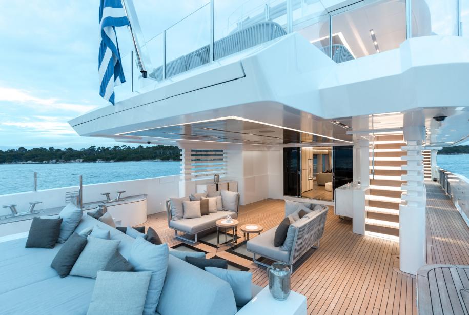 yacht Ouranos
