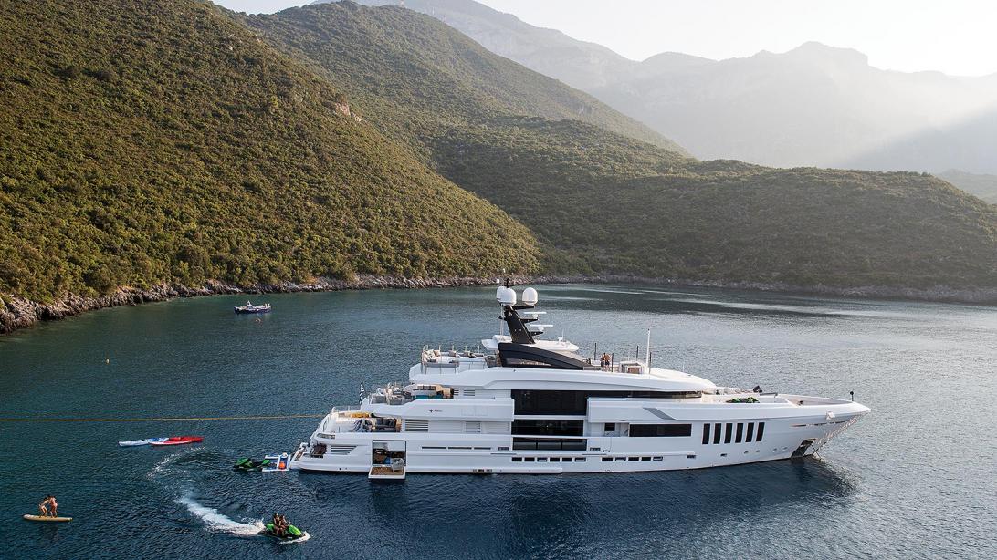 yacht Ouranos